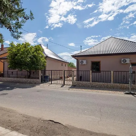 Ivanhoe Apartman Apartment *